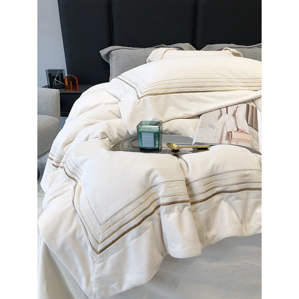 A类加厚保暖牛奶绒四件套冬季珊瑚绒婴儿绒白色刺绣被套床上用品4