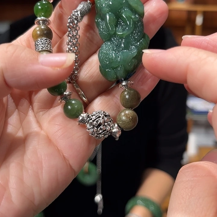 颈饰未镶嵌和田玉（糖玉）