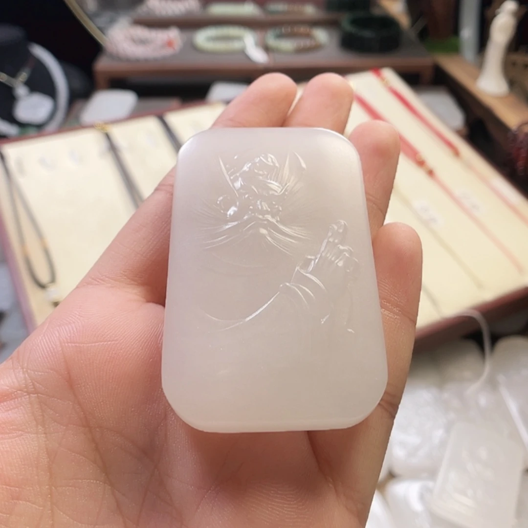 用***9石英质玉（金丝玉）未镶嵌颈饰
