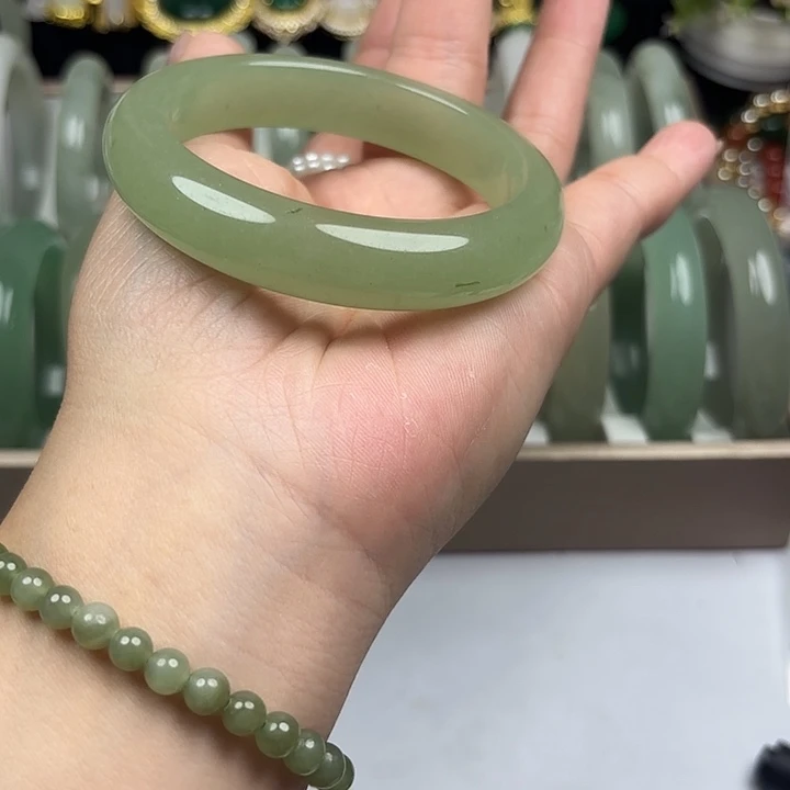 东陵石未镶嵌手镯