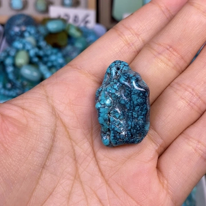 绿松石未镶嵌颈饰