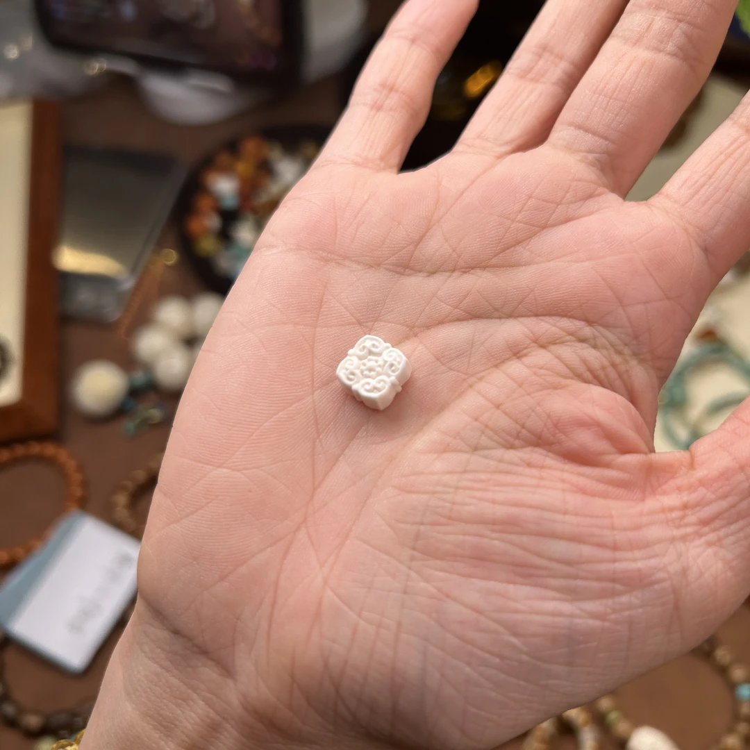 「牙牙宝相花单颗裸石」