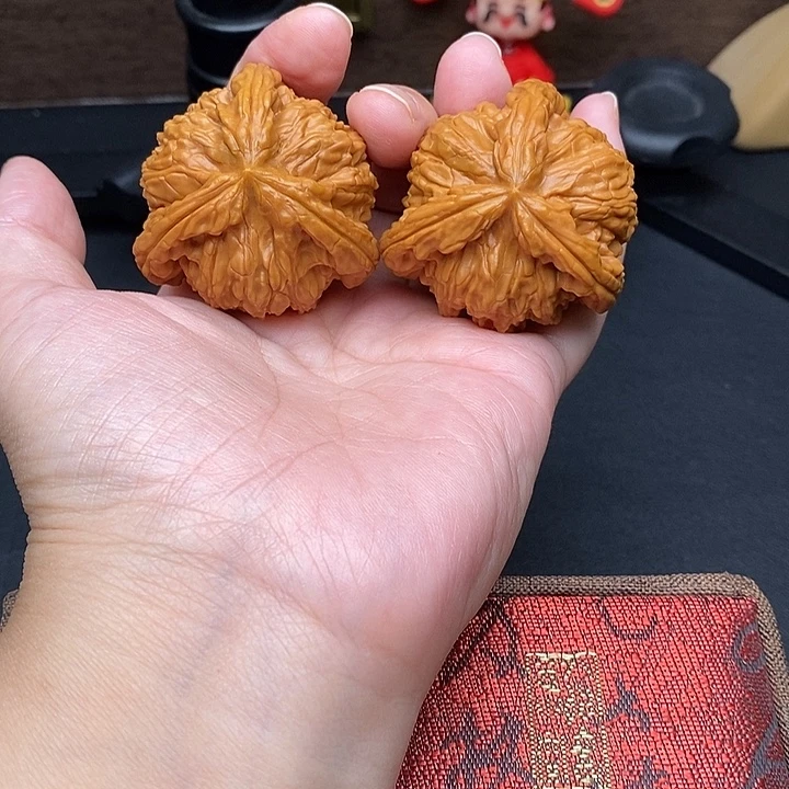 生***点文玩核桃把件白奔