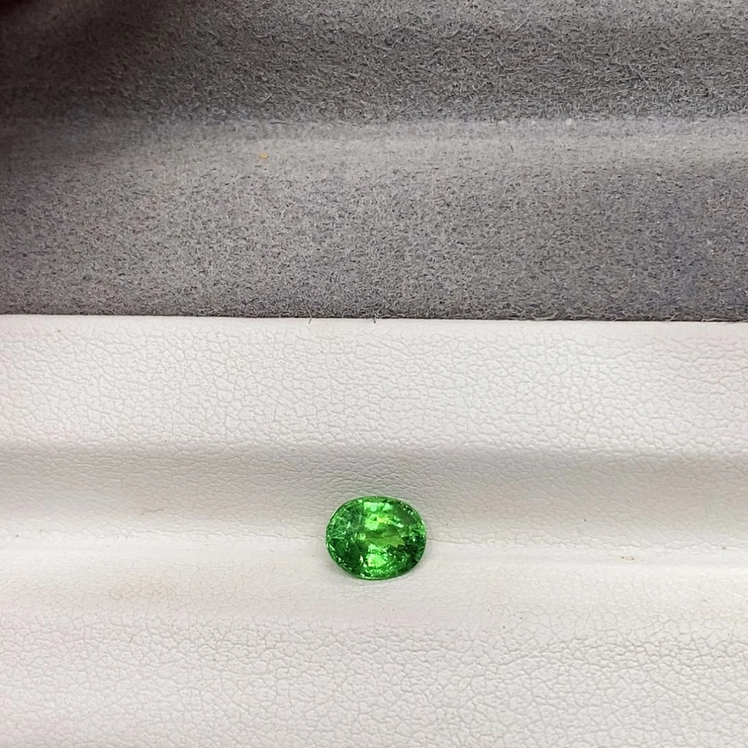 未镶嵌石榴石（沙弗莱）裸石1.08克拉天然沙弗莱