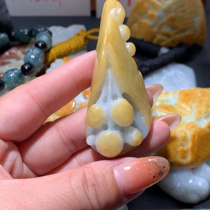 翡翠未镶嵌颈饰保真天然A货翡翠