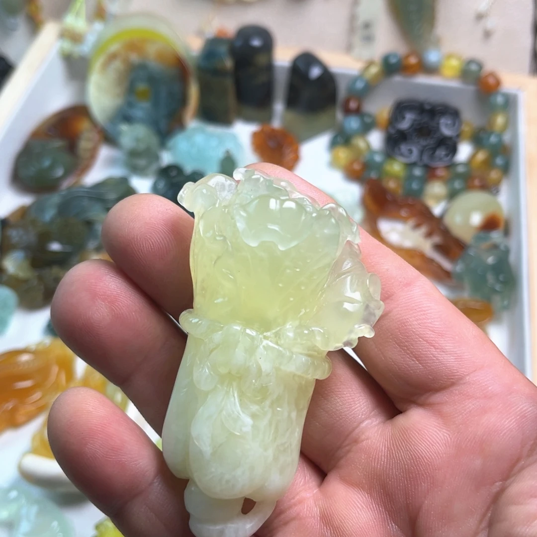 未镶嵌蛇纹石玉颈饰