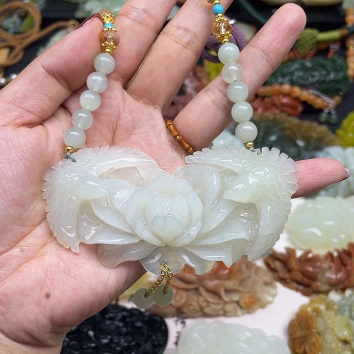 蛇纹石玉未镶嵌颈饰