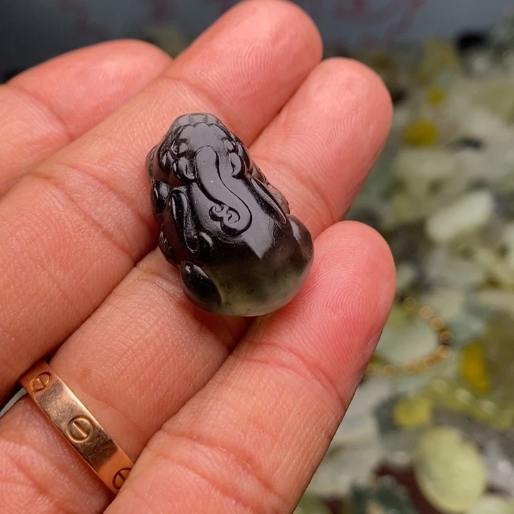 蛇纹石玉颈饰合金174