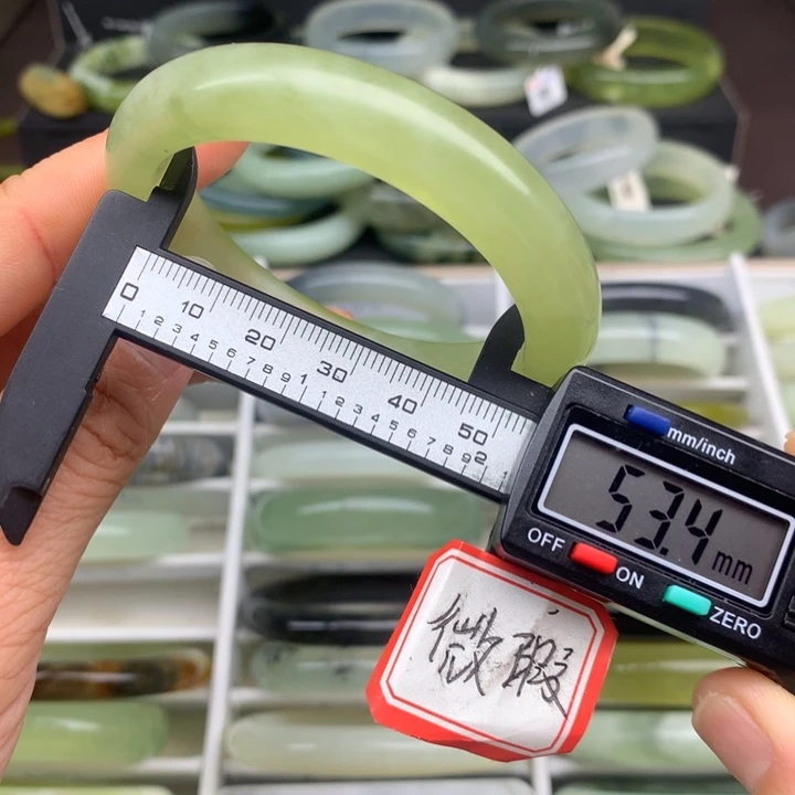 蛇纹石玉未镶嵌手镯685
