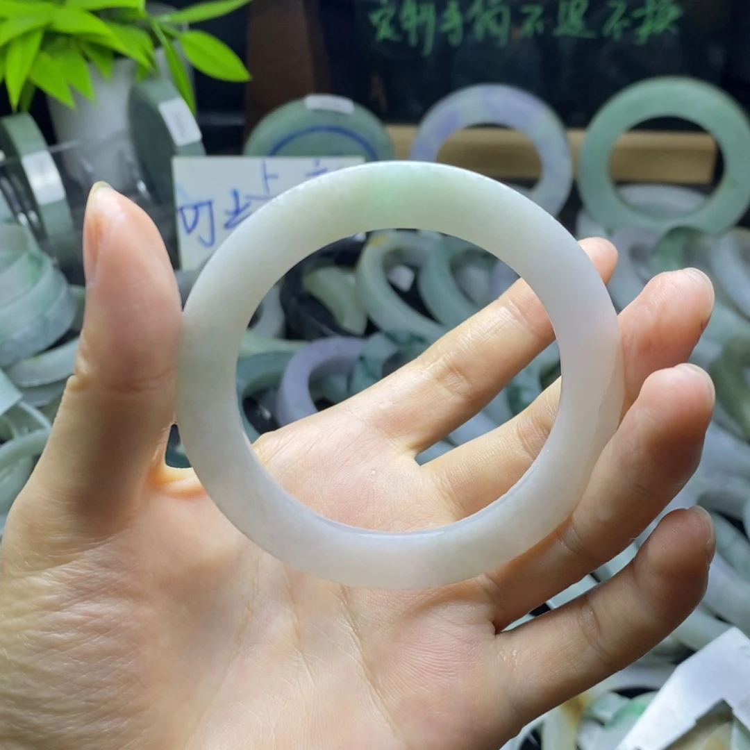 雨****未镶嵌手镯定制翡翠