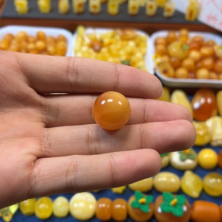 琥珀未镶嵌裸石卡17大加老蜡圆珠一颗