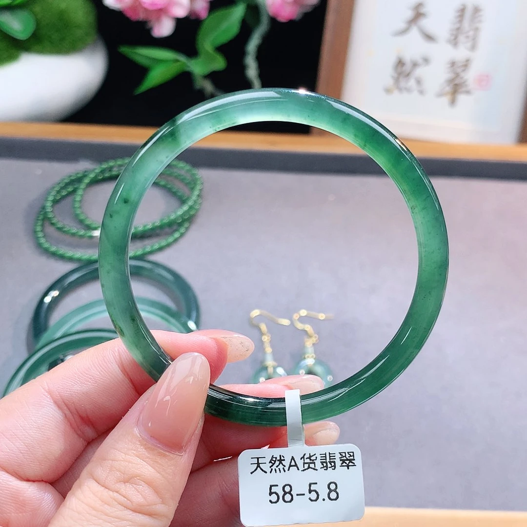 未镶嵌手镯（圆镯）翡翠