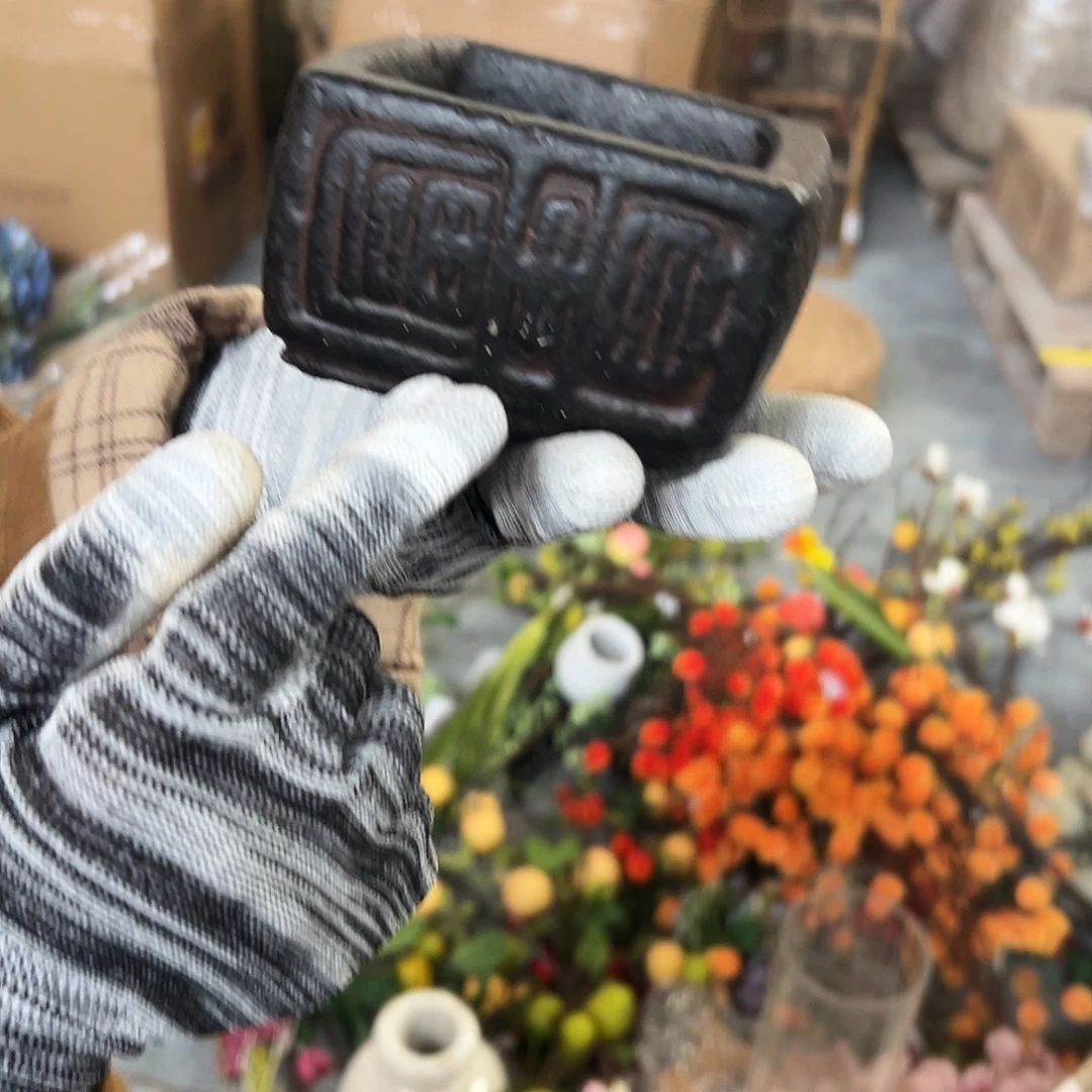 抖音直播黑色花盆