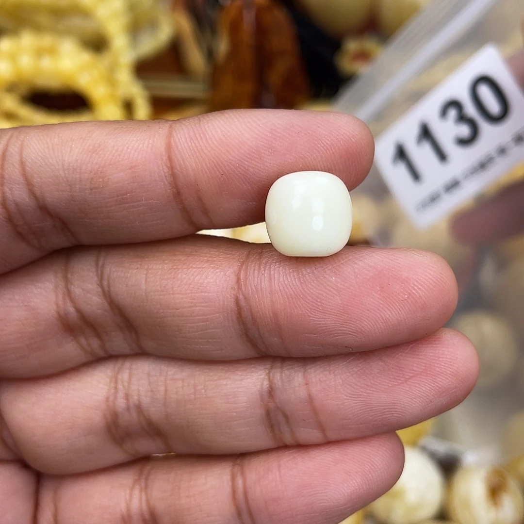 蜜蜡未镶嵌珠宝奇石11