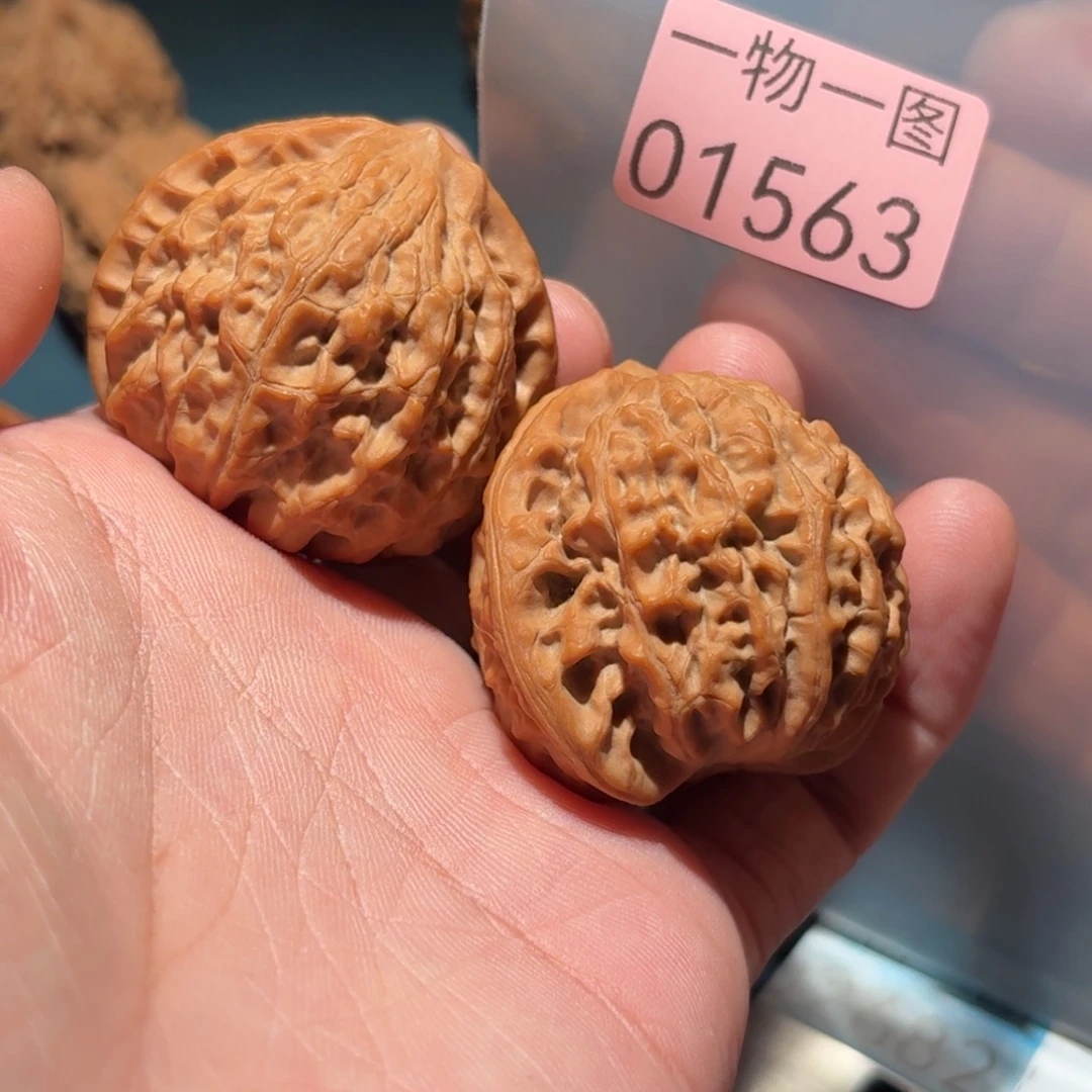 文玩核桃吊坠金牛