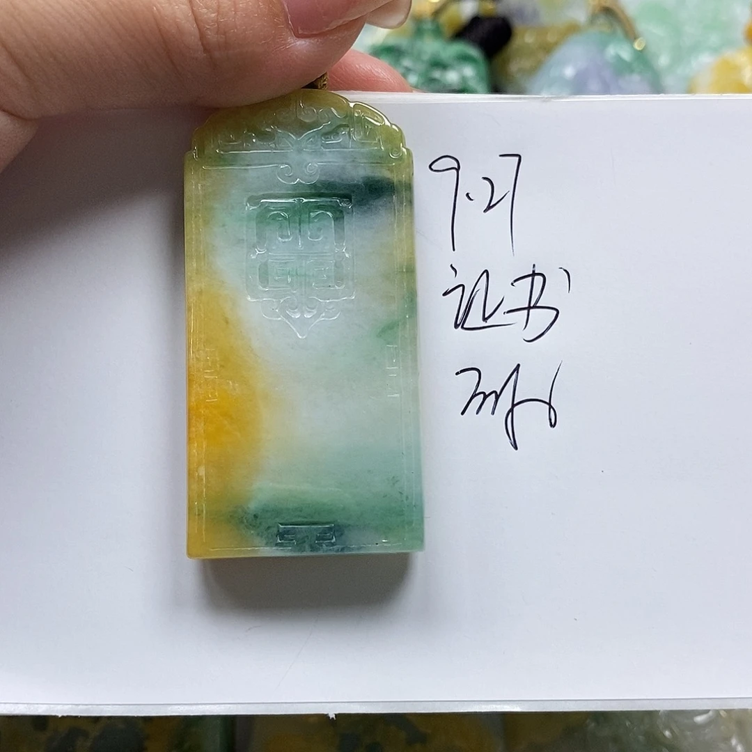 小***军翡翠未镶嵌颈饰翡翠