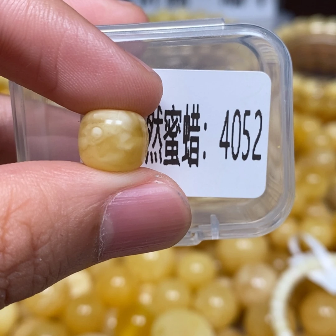 蜜蜡未镶嵌珠宝奇石4052