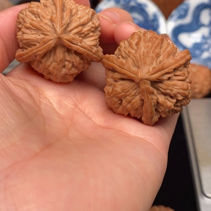 ****哥文玩核桃吊坠白奔