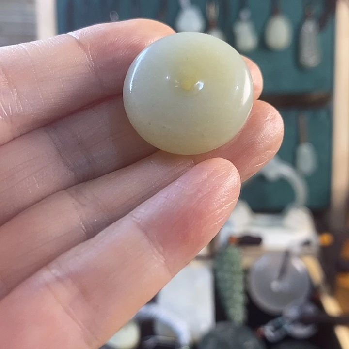 和田玉未镶嵌吊坠(赠链)