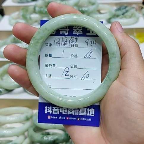 闲***步未镶嵌透闪石-蛇纹石玉手镯