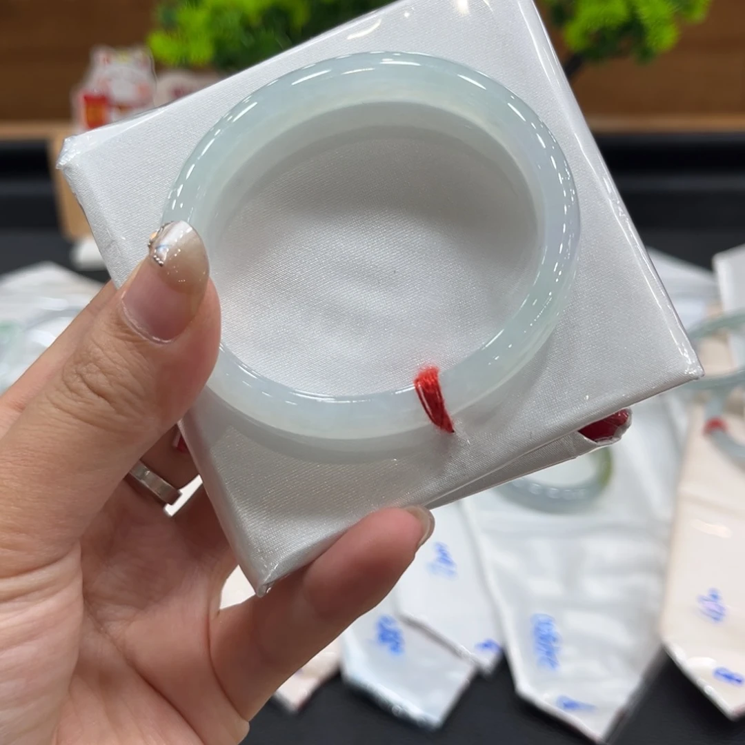 翡翠手镯未镶嵌54.7贵妃有纹