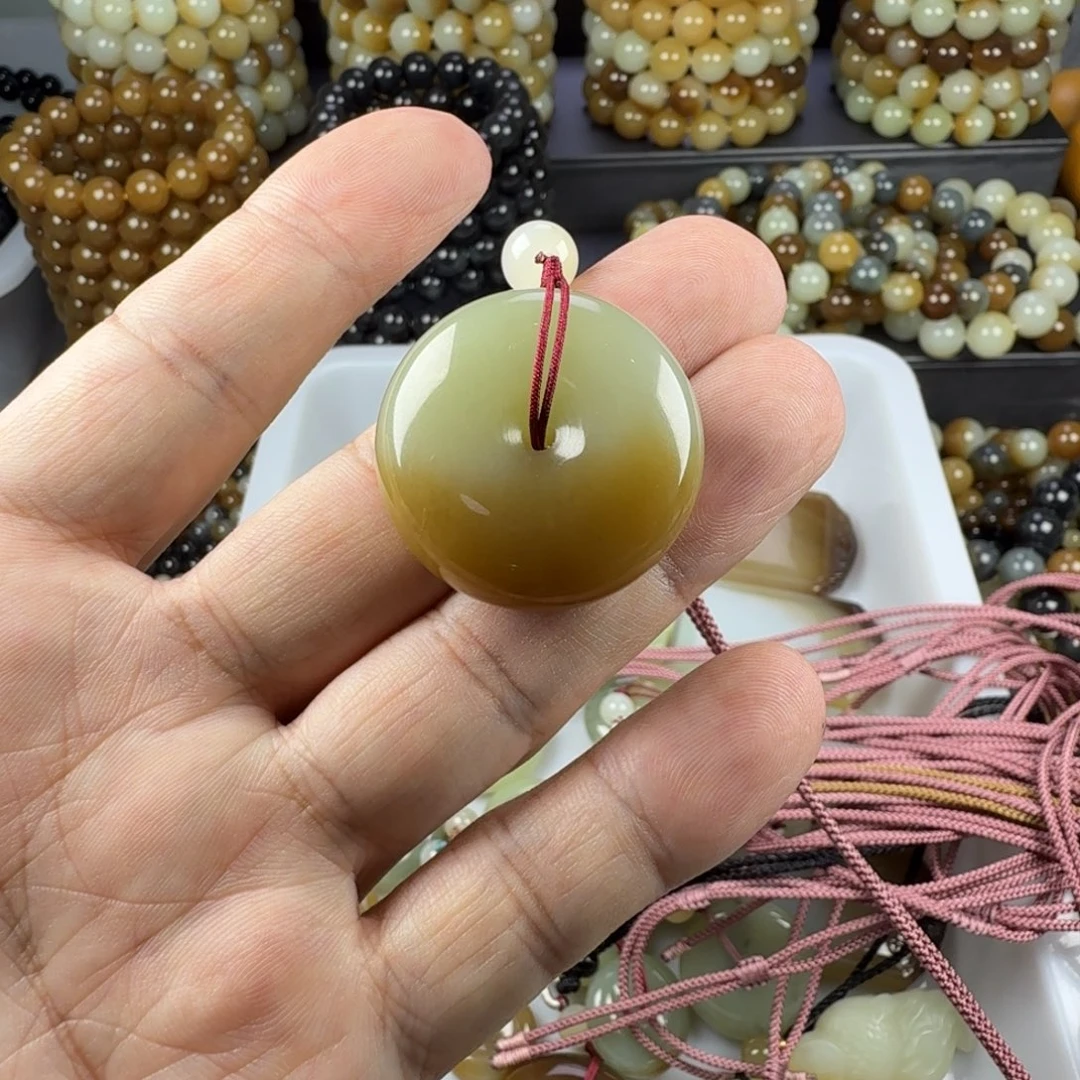 ****水颈饰未镶嵌和田玉（糖玉）