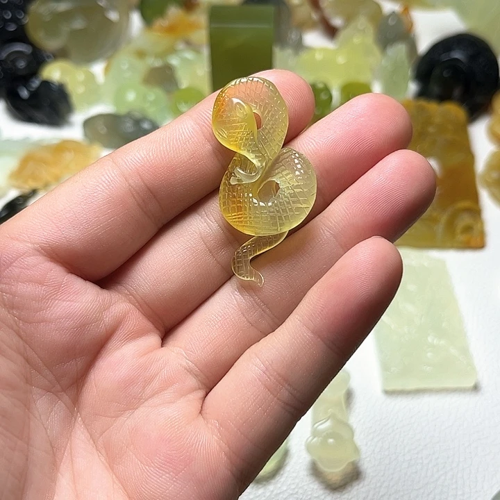 未镶嵌蛇纹石玉颈饰