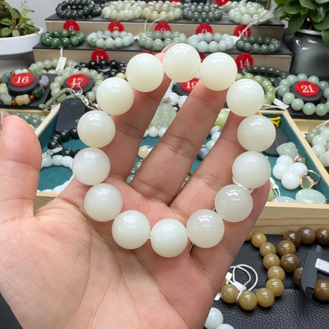 赫***赫和田玉未镶嵌手链16