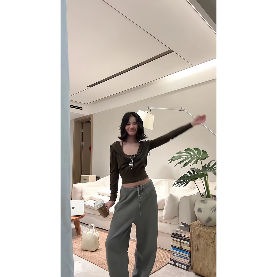 秋季挂脖吊带背心长袖短款坎肩开衫两件套休闲裤卫裤香蕉阔腿裤女