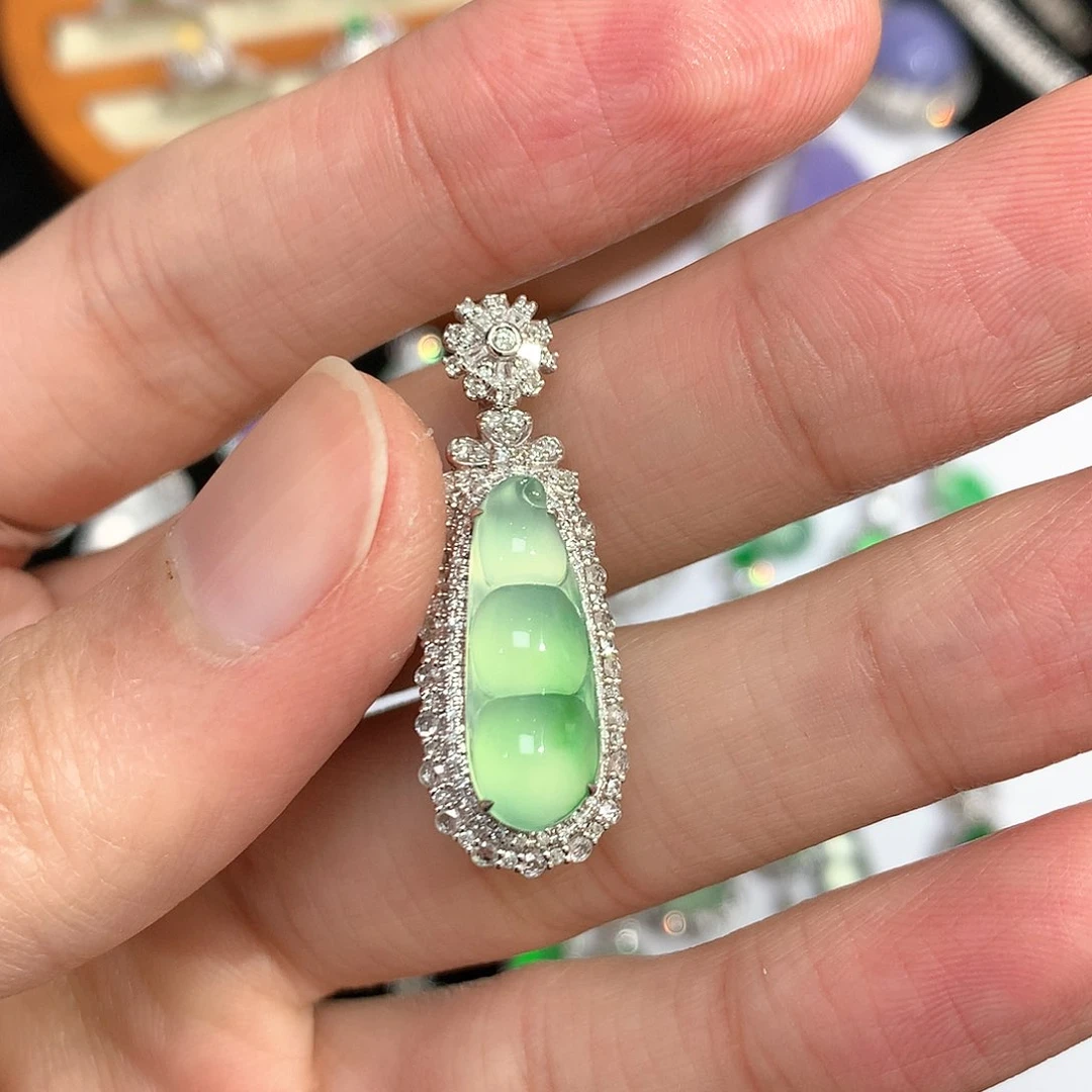 翡翠吊坠(不含链)18K金镶嵌