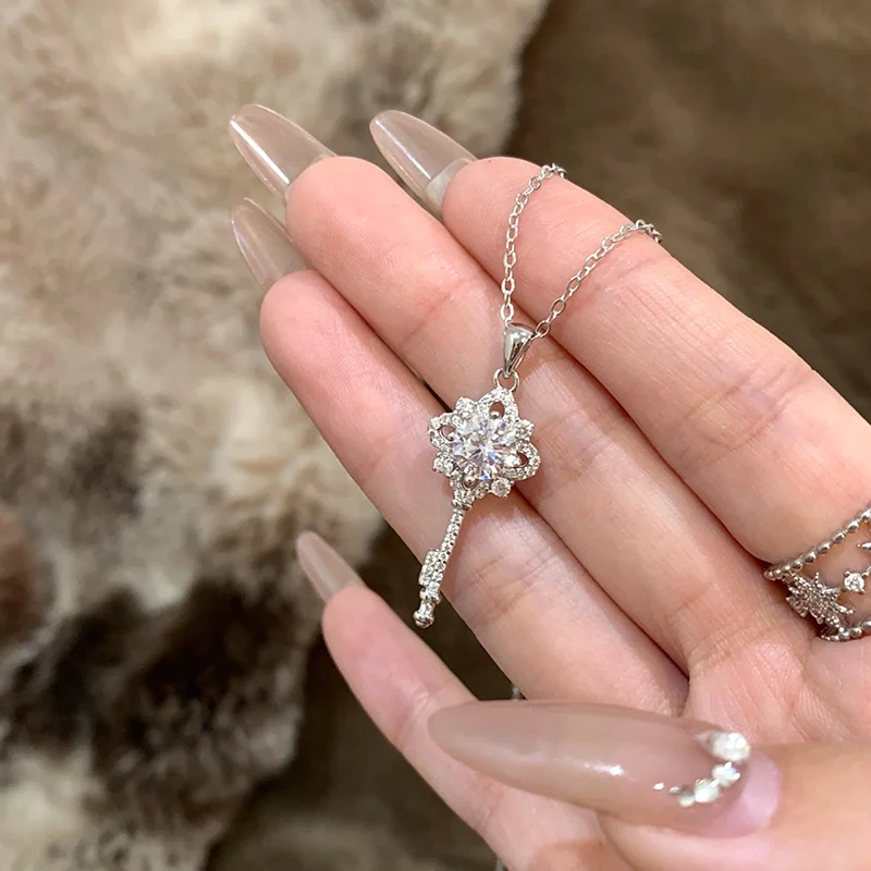 铜合金项链 高级感满钻钥匙项链小众独特气质个性时尚颈链锁骨链