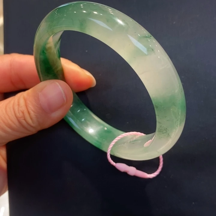 石英质玉（非洲翠）未镶嵌手镯