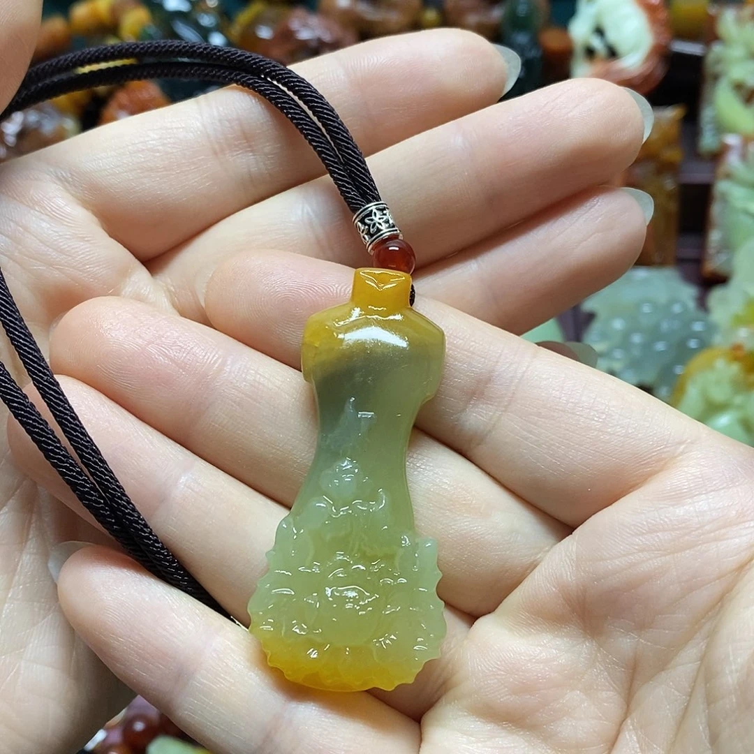 岫玉未镶嵌吊坠(赠链)