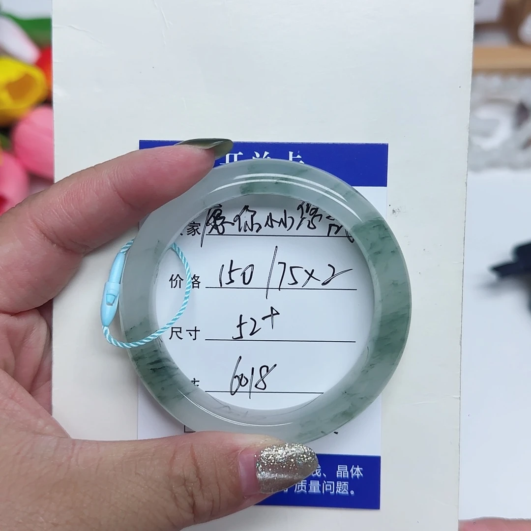 愿***哉石英质玉手镯未镶嵌