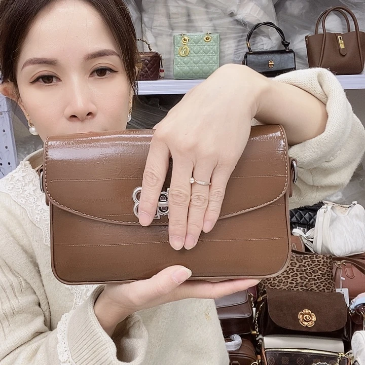 蚕丝小牛剖层皮革PU