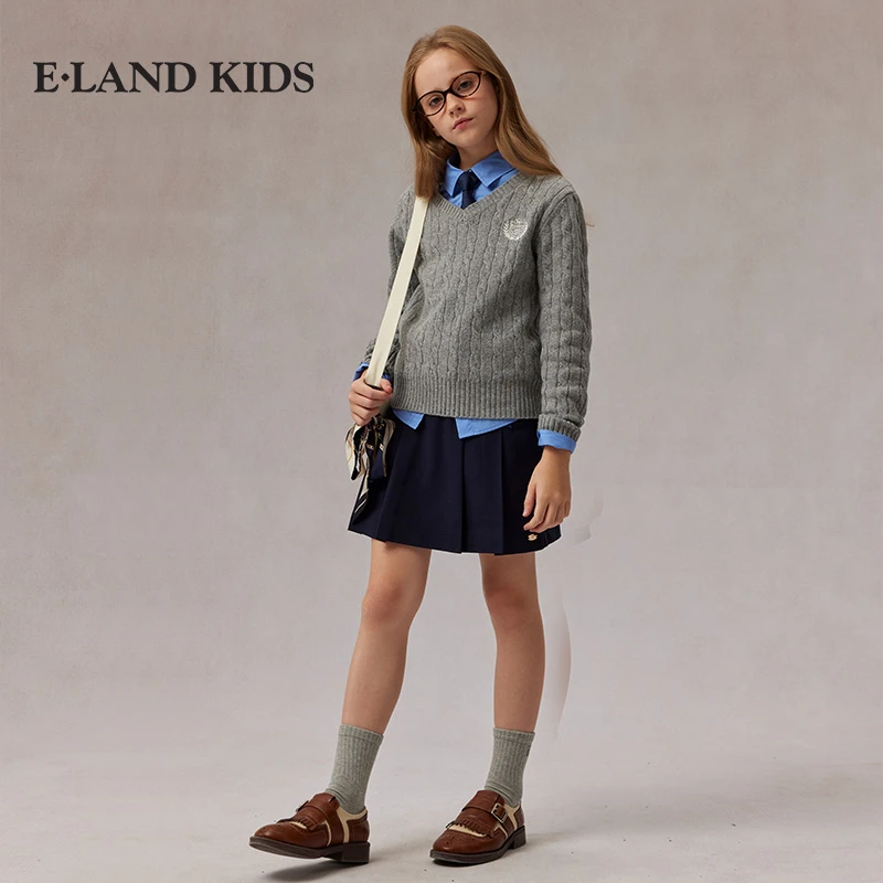 E·LAND KIDS衣恋童装学院风 V 领刺绣设计儿童针织内搭保暖毛衣