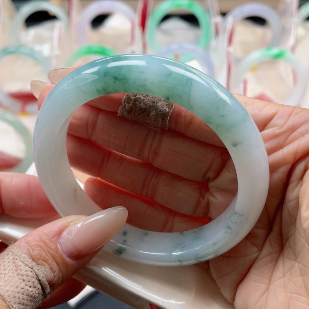 未镶嵌手镯翡翠59.5圈 牛奶底飘花 种老肉细 18号