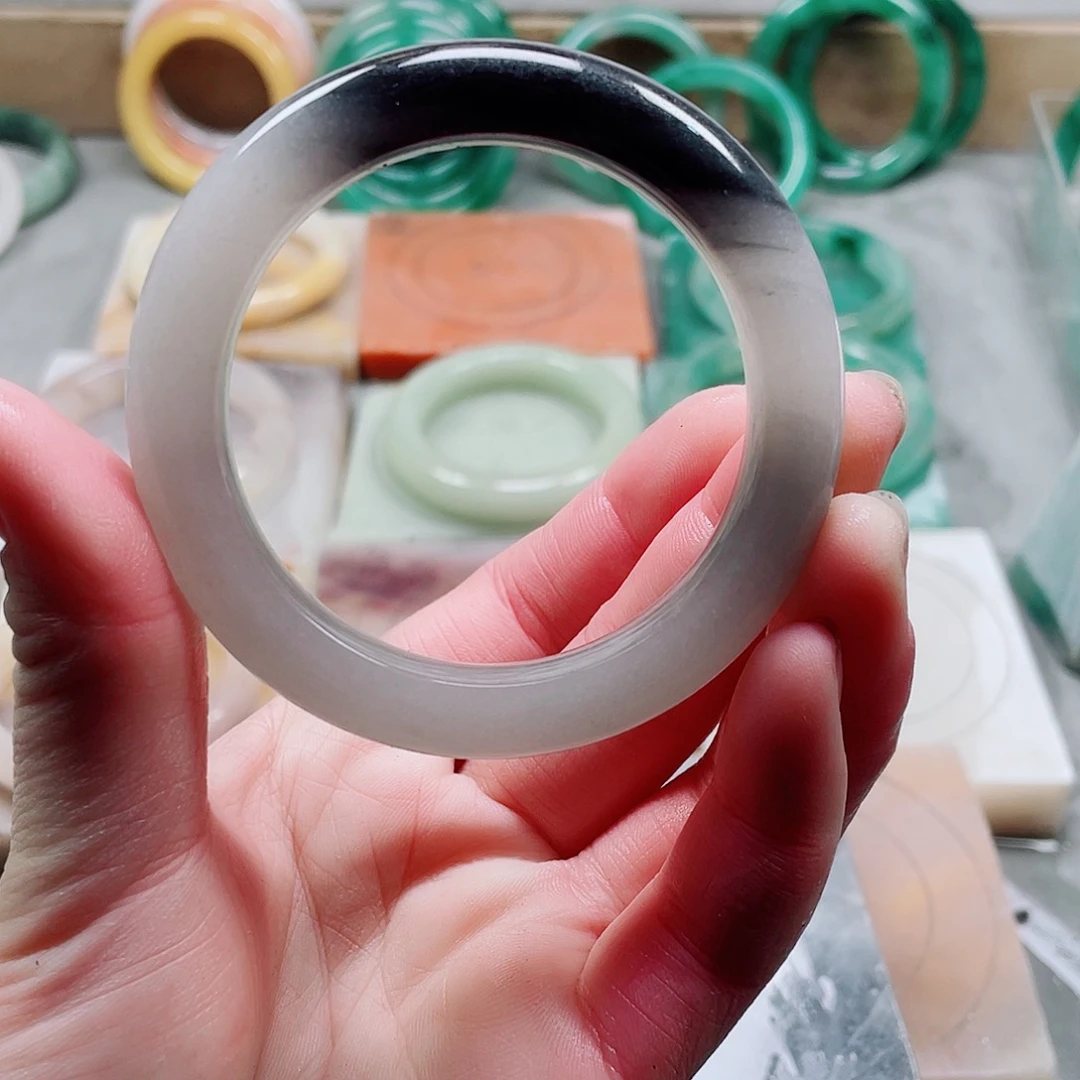 石英质玉手镯未镶嵌董**豆