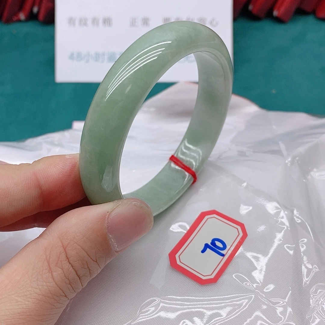 翡翠手镯未镶嵌必****！7000000000