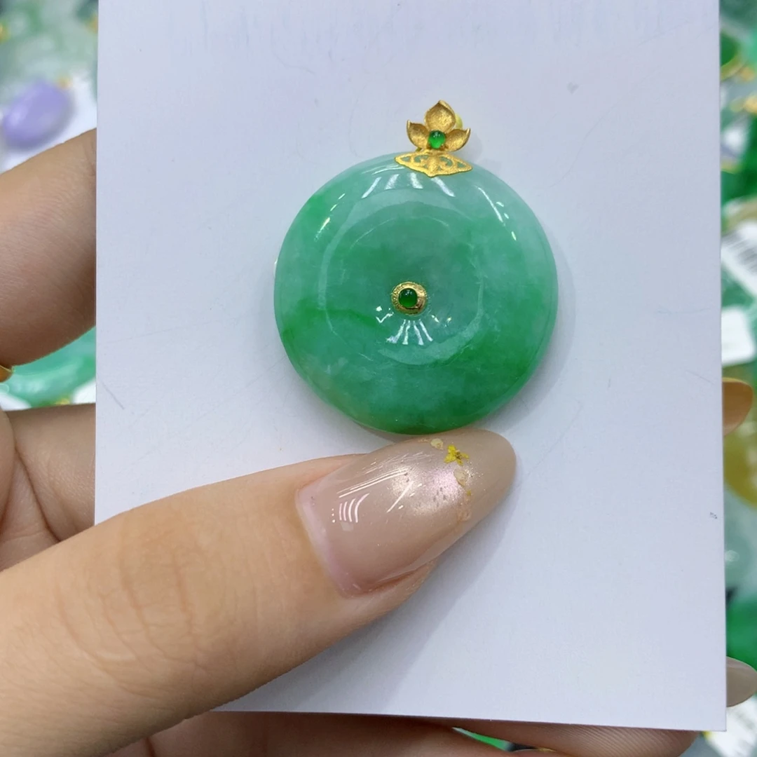 翡翠18K金镶嵌颈饰