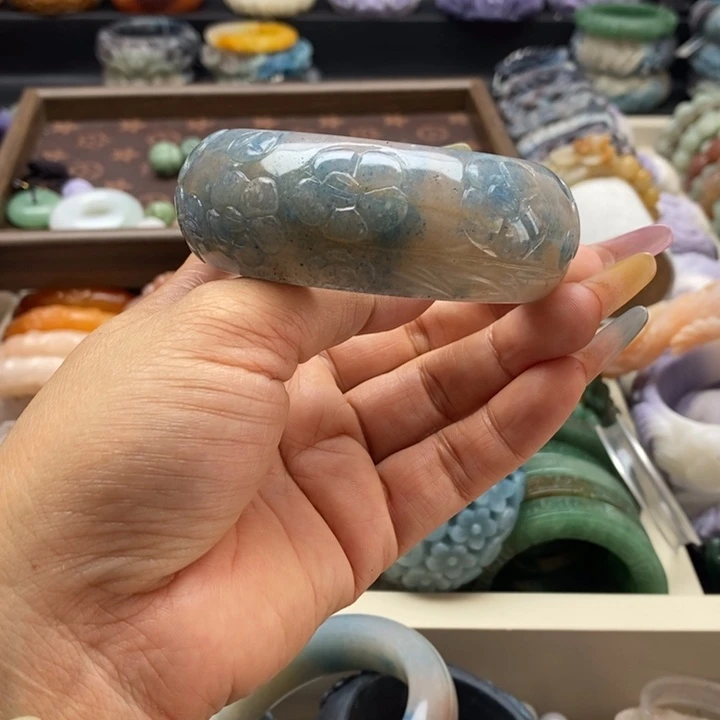 未镶嵌手镯石英岩玉