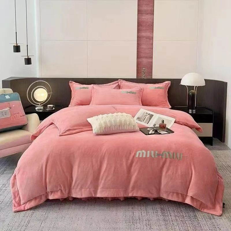 皇室嘉和缪缪绒床盖款四件套轻奢宽边绣花加厚宽边冬季保暖防静电