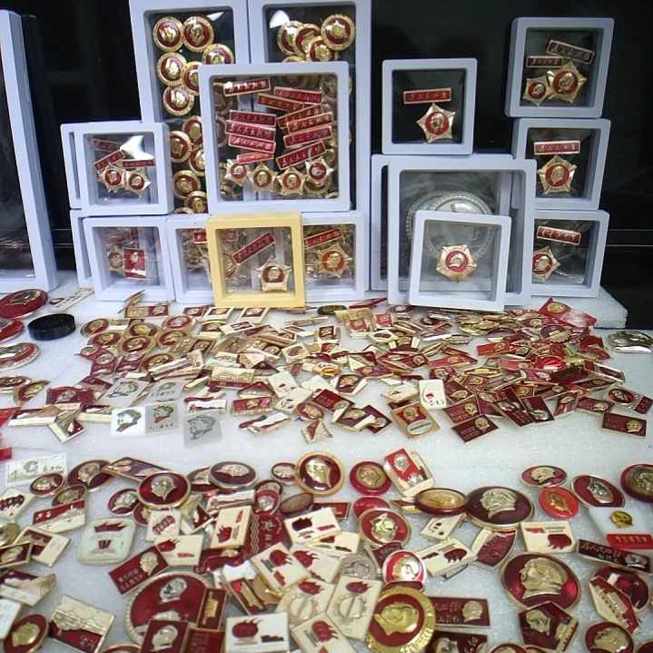 呼***原草原老师爷爷金属像章