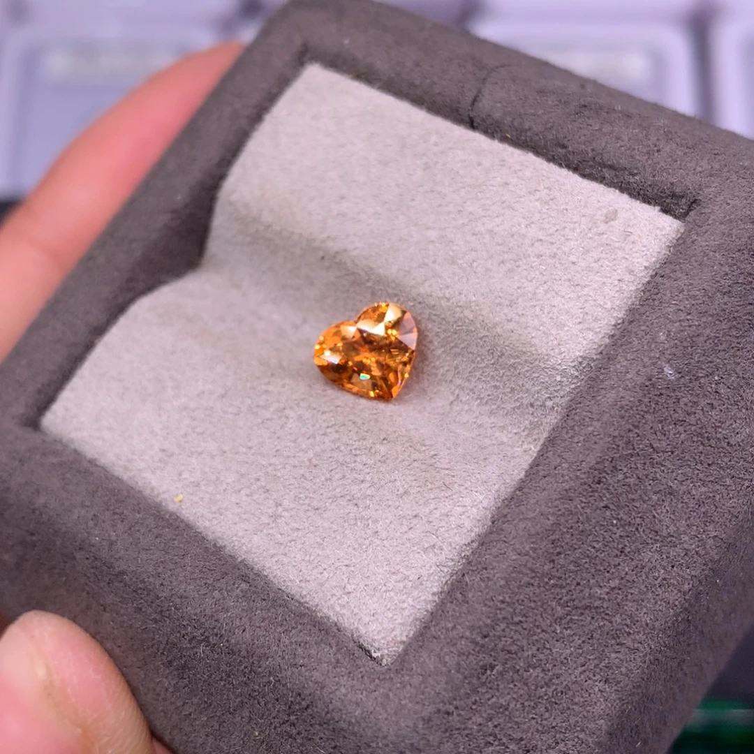 珠宝半成品未镶嵌石榴石（芬达石）1.39ct全净无暇
