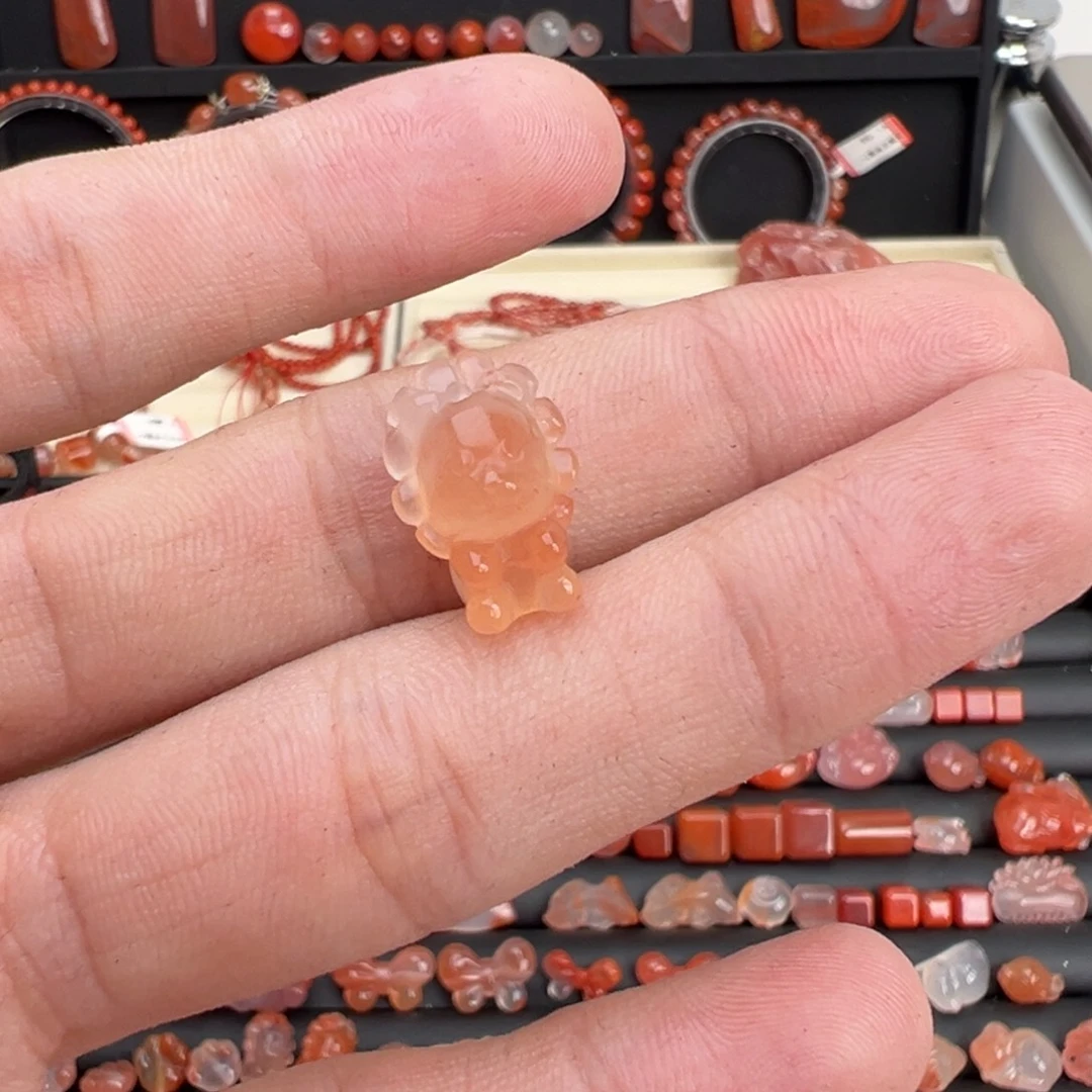 南红玛瑙未镶嵌颈饰小狮子