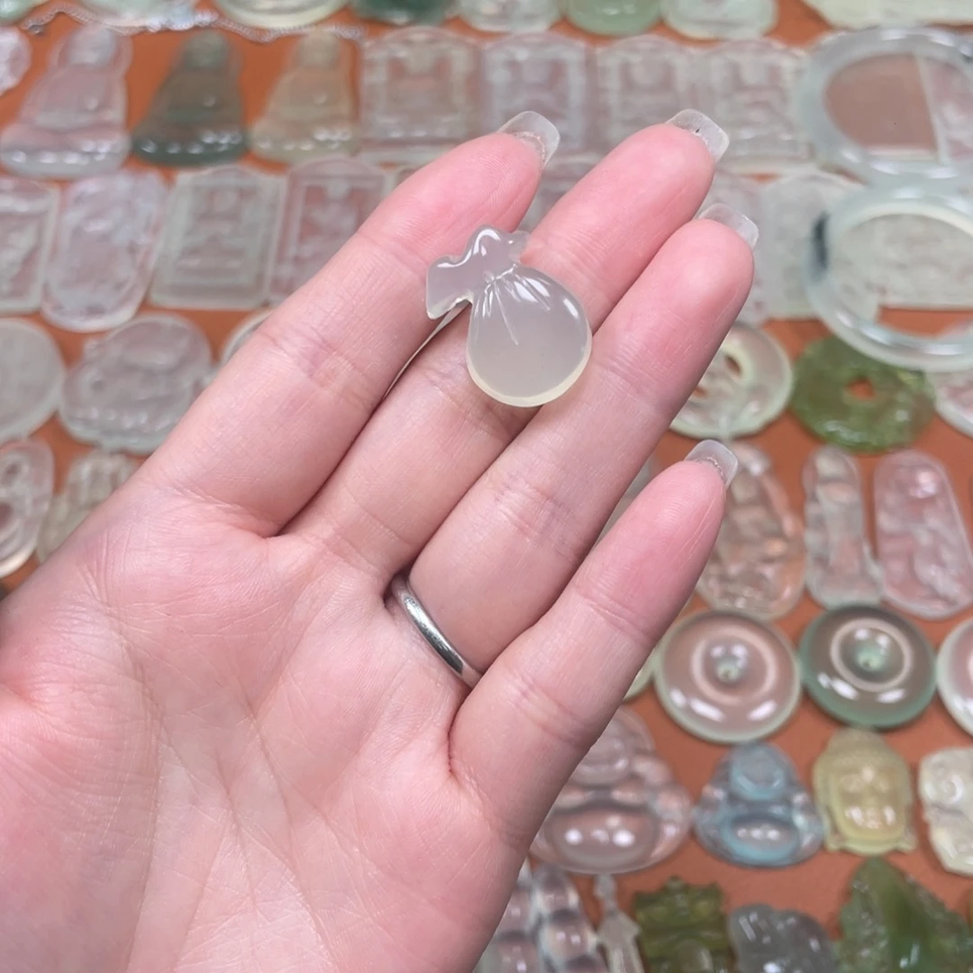 卜***～蛇纹石玉未镶嵌颈饰