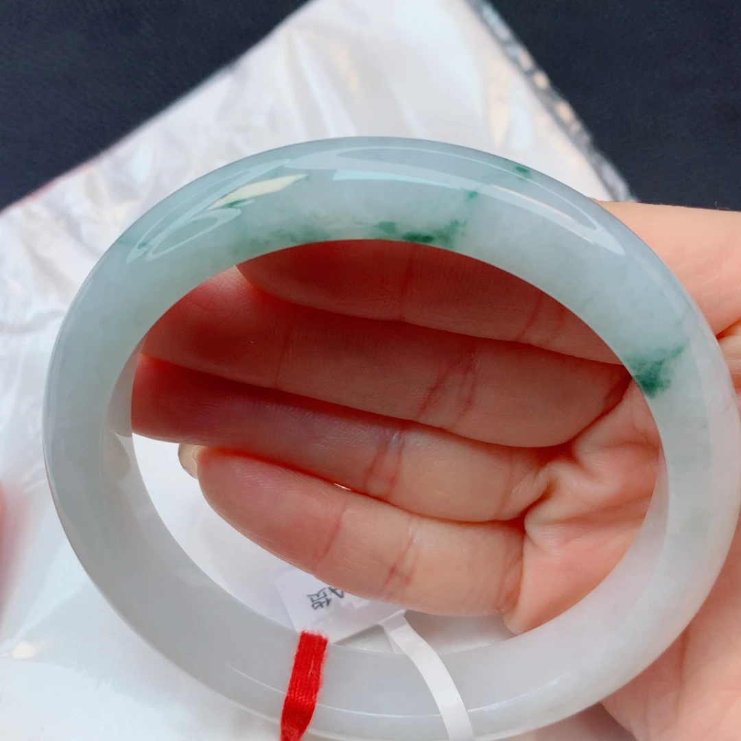 痛***。翡翠未镶嵌手镯61-62糯冰飘花