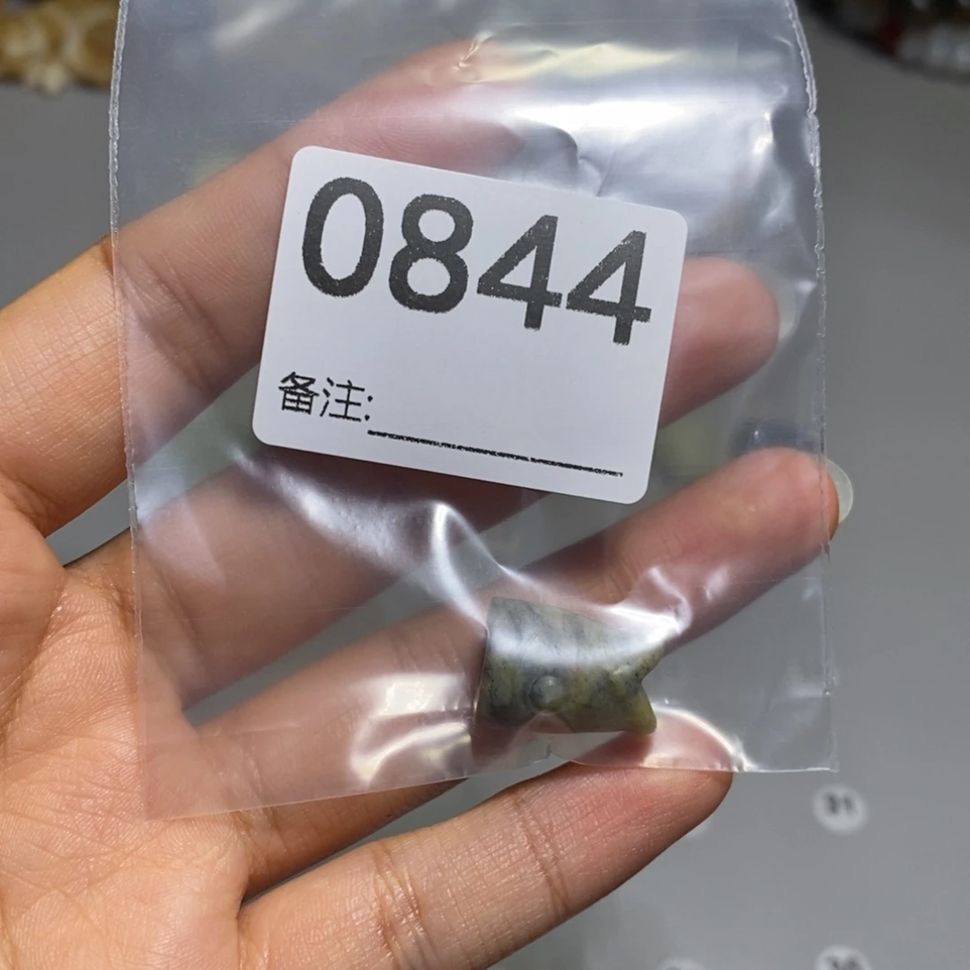 颈饰未镶嵌透闪石质玉超*