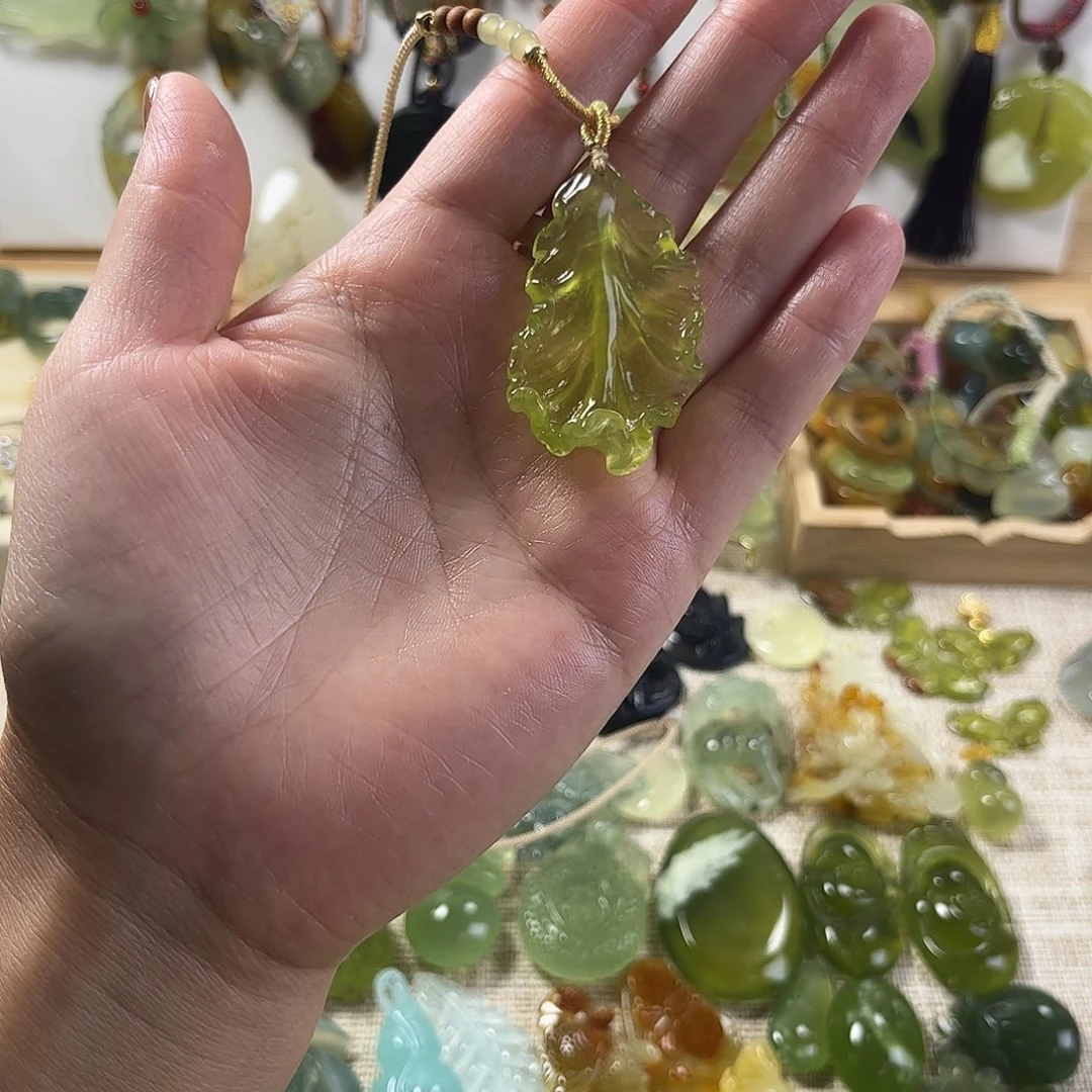 钰***果蛇纹石玉未镶嵌颈饰