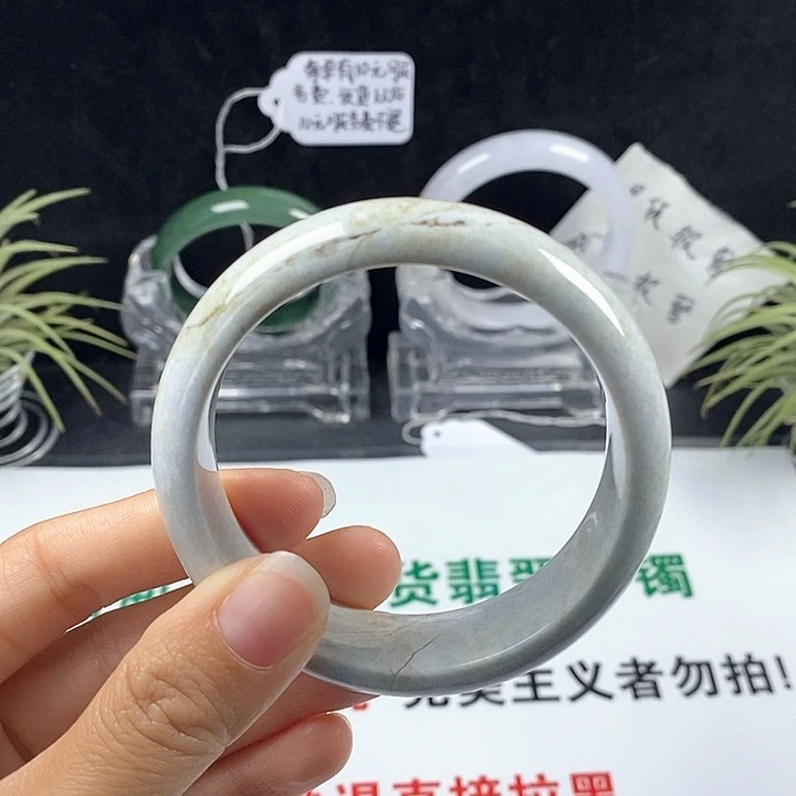 翡翠未镶嵌手镯5号。56.4圈